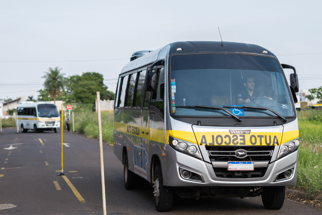 Ônibus próprio da Autoescola União para treinamento da CNH Categoria D em Três Lagoas